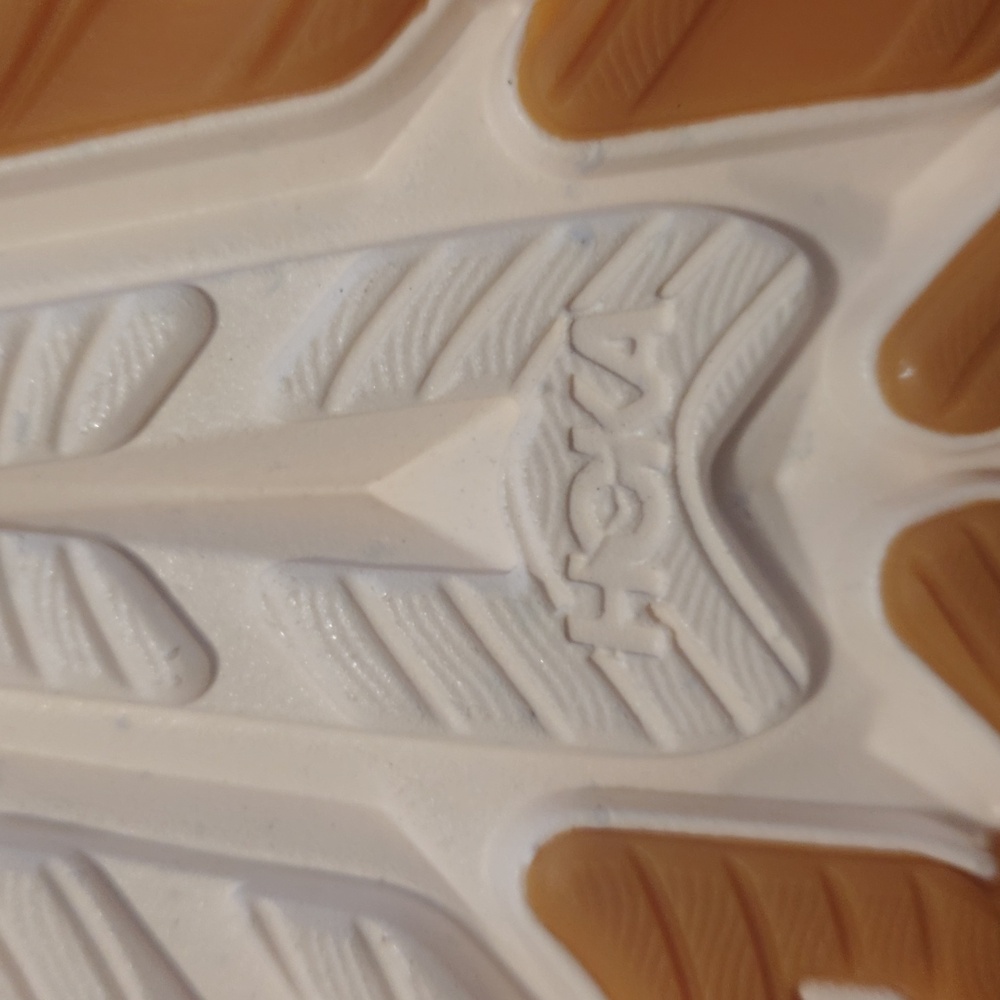 NEW! Hoka Kawana 2.Colour: vanilla /sandstone. Size 10 B - Picture 10 of 15